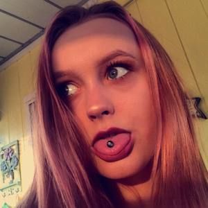 Meet your Posher, Chloe